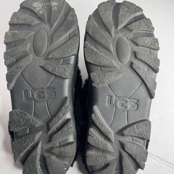 UGG Slippers - Picture 7 of 8
